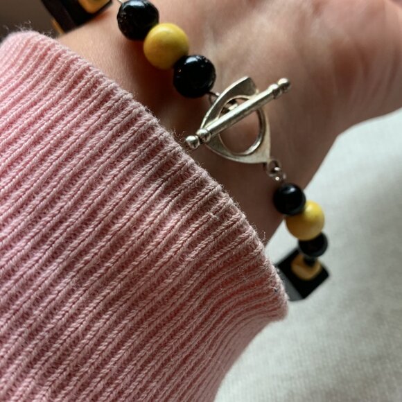 CREATION - 🖤 Handmade Yellow & black Skull Bracelet & Earrings Set - Picture 3 of 9